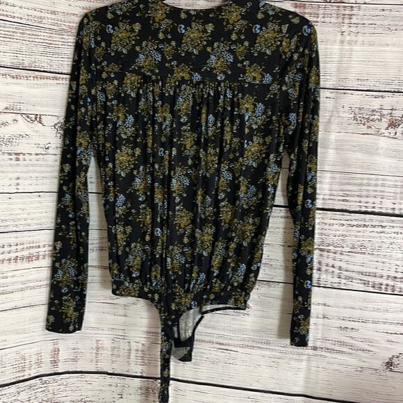 Free people bodysuit Womens Sz Small Long Sleeve Floral V Neck night combo NWT - Picture 6 of 9